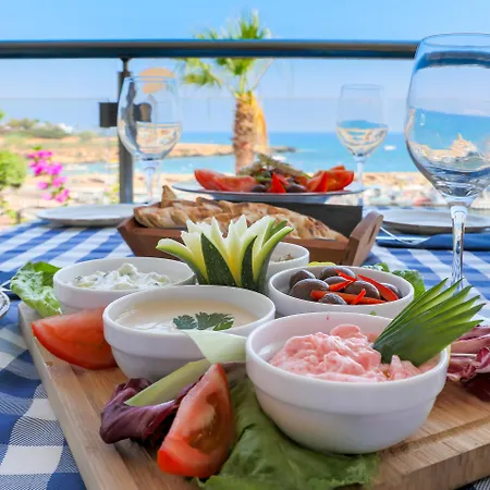 Golden Coast Курортный комплекс 4*
