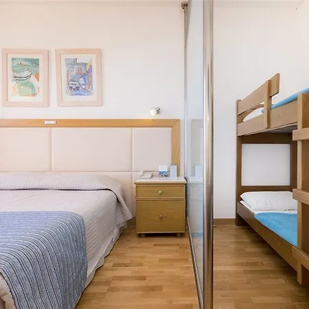 골든 코스트 비치 4*