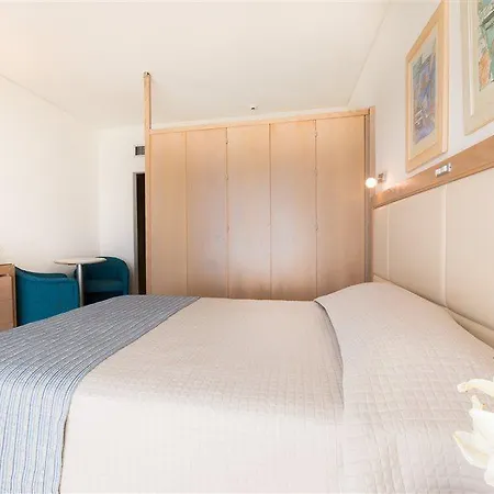 Курортный комплекс Golden Coast Протарас