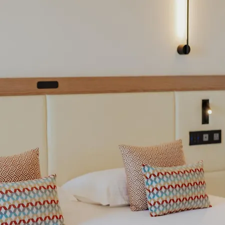 Golden Coast 4*