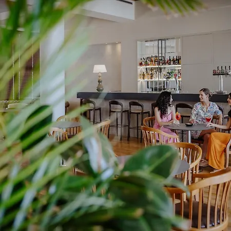 골든 코스트 비치 4*