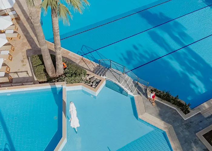 Golden Coast Rezort 4*