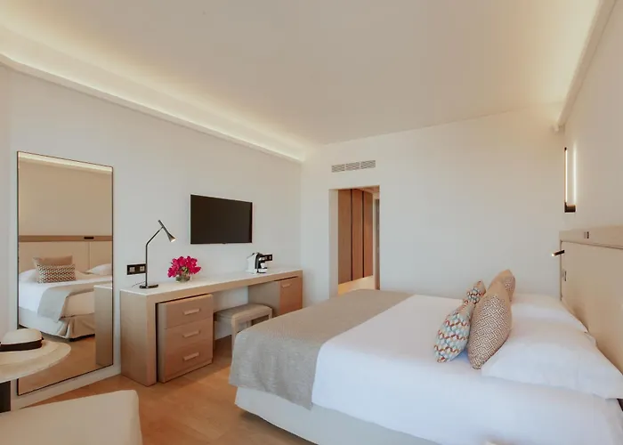 Golden Coast Rezort 4*